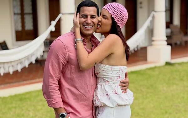 Popular / La ex lapa del jugador Luis Zárate se mostró enamoradísima con su nuevo amor