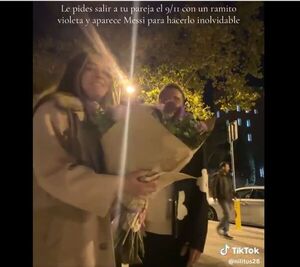 Popular / (VIDEO). Una pareja filmaba su paseo romántico cuando detrás pasó caminando Messi: su increíble reacción