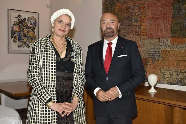 Francia condecoró a  Milda Rivarola con la Orden  de las Artes y las Letras - Sociales - ABC Color