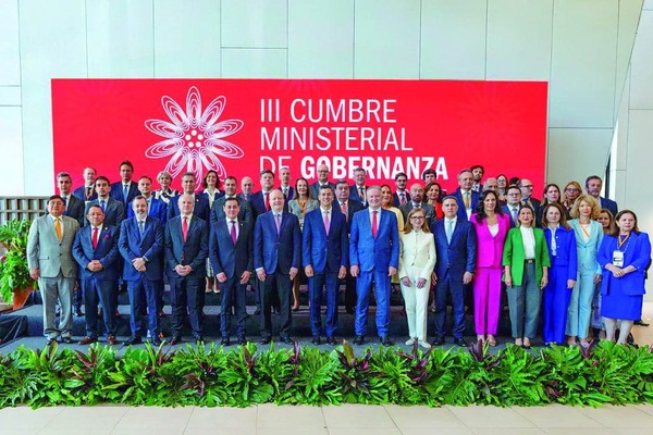  Peña Impulsa Adhesión a OCDE en Cumbre de Gobernanza