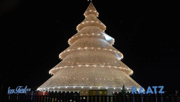 Bella Vista inicia la magia con el encendido de su árbol gigante - Portal Digital Cáritas Universidad Católica