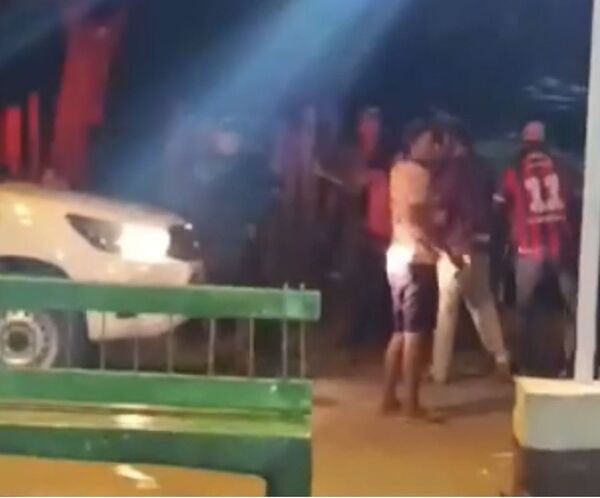 Enfrentamiento en Fuerte Olimpo: atacan a la Policía en plena vía pública - Concepción al Día