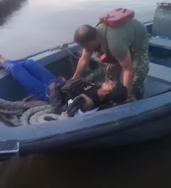 Popular / Marinos valé: Rescatan con vida a joven que se lanzó del Puente Remanso