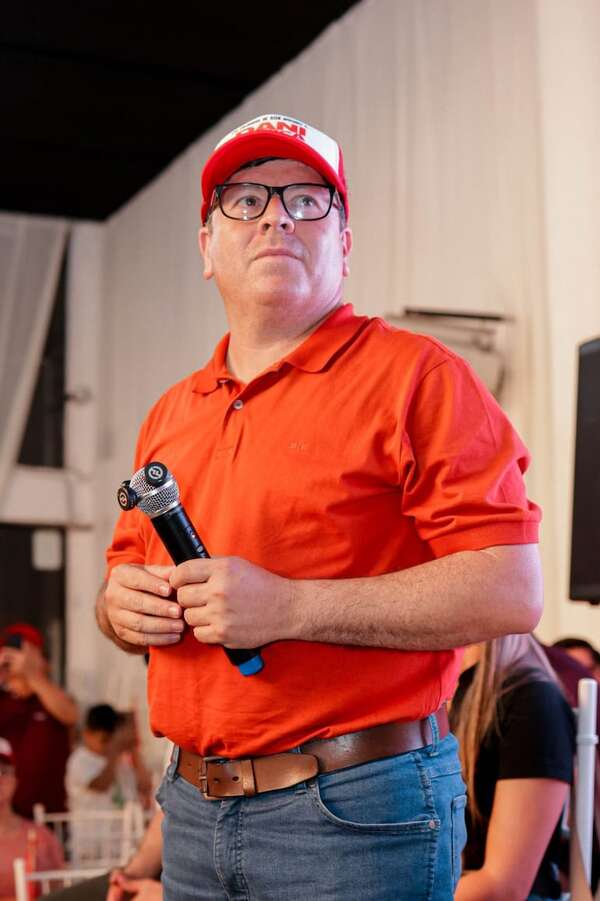 Dani Mujica: ¿por qué usa el apellido materno como el principal? - Política - ABC Color