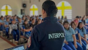 Popular / ¡Polis de la INTERPOL dieron charla preventiva en un cole!