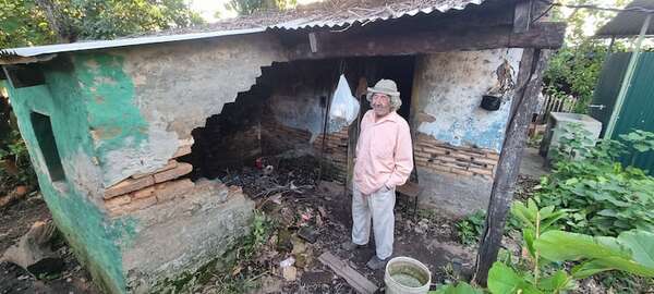 San Juan Bautista: adulto mayor vive en extrema precariedad y pide asistencia para su vivienda - Nacionales - ABC Color