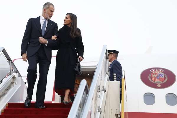Felipe VI y Letizia de visita oficial en China, donde fueron recibidos con honores - Gente - ABC Color