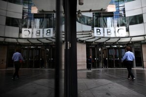 BBC debe "luchar" para defender su periodismo, afirma su exdirector
