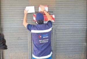 DNIT suspendió 14 locales de una firma que vende repuestos de vehículos