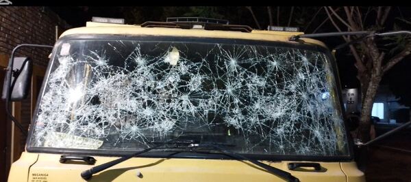 Indignante: dañaron gravemente a camión de los bomberos