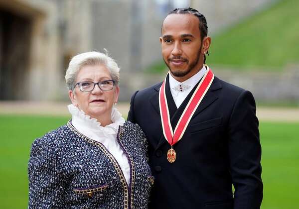 Lewis Hamilton celebra los 70 años de su madre: “El primer amor de mi vida” - Gente - ABC Color