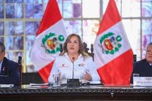 Reaparece un mes después de su destitución la expresidenta de Perú Dina Boluarte en una audiencia judicial
