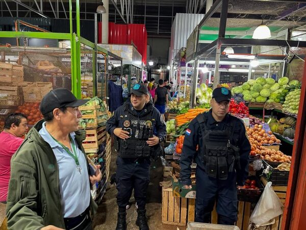 Popular / ¡Refuerzan vicheo policial para que puedas comprar en el mercado panchamente!
