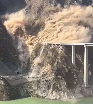 Colapsó el Puente Hongqi en Sichuan tras deslizamiento de tierra - Mundo - ABC Color
