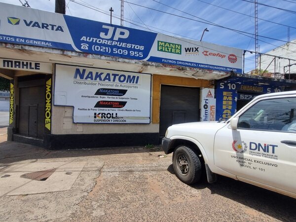 DNIT clausura 13 locales de venta de repuestos de automóviles por no emitir comprobantes