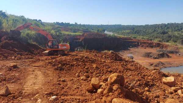 Pese a varias denuncias, cantera sigue operando en Pdte. Franco