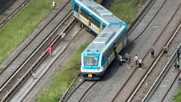 Un tren de pasajeros descarrila en Buenos Aires y deja nueve heridos, ninguno de gravedad