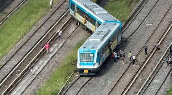 Popular / Tren de pasajeros descarrila en Buenos Aires y deja nueve heridos