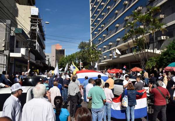 Revelan en dónde se concentra la mayor cantidad de asegurados del IPS - Economía - ABC Color