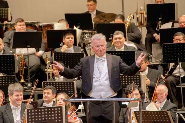 Luis Szarán recibe hoy la Orden Nacional del Mérito en grado de “Gran Cruz” - Música - ABC Color