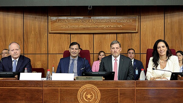 Gobierno promete pago y analiza intereses de deuda a constructoras