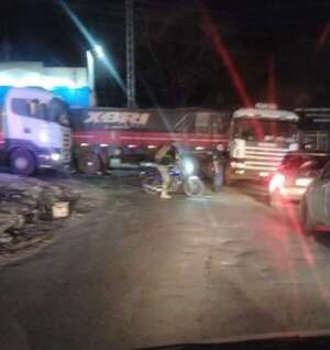 Caos vehicular en zona Cuatro Mojones: unos tres kilómetros de fila sobre Acceso Sur  - Nacionales - ABC Color