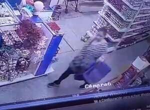 Fiscala explica por qué imputó a una mujer por el robo de shampoo y otras mercaderías - Policiales - ABC Color