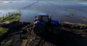 La Nación / Caminos inundados y cosechas perdidas por lluvias extremas en la Pampa argentina