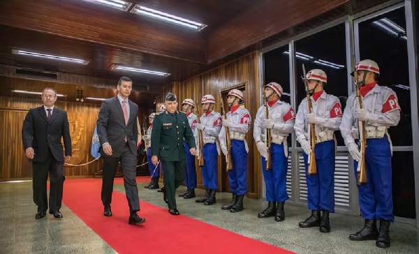 El presidente Peña dispuso cambios en el Gabinete Militar y reemplazó a sus edecanes - OviedoPress