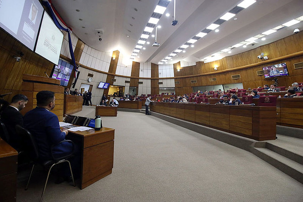 Diputados impulsan reajuste para funcionarios judiciales que cobran menos del salario mínimo