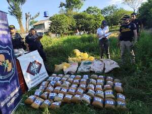 Buscaban a presunto abigeo y hallaron 53 kg de marihuana en Encarnación - Policiales - ABC Color