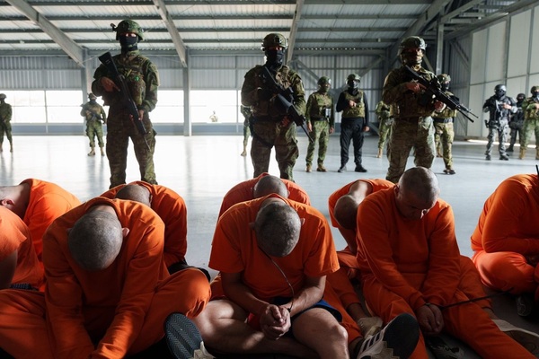 Noboa ironiza con el trato a los presos en su nueva cárcel de máxima seguridad: "Ya empezará la quejadera"