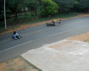 Popular / Choque entre motos dejó machucados
