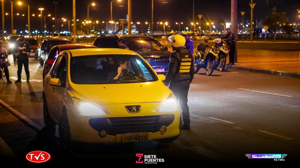 ENCARNACIÓN REFUERZA CONTROLES DE TRÁNSITO Y RETIRA MOTOCICLETAS EN INFRACCIÓN - «TVS DIGITAL»