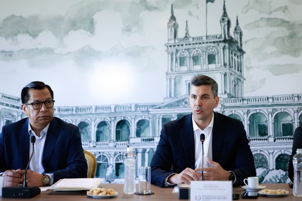 Mientras el Gobierno exhibe logros sociales, crecen los reclamos por deudas impagas del Programa Hambre Cero y otros