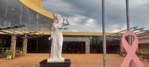 Funcionarios judiciales entran en cuarto intermedio, pero mantienen la vigilia y la huelga prevista