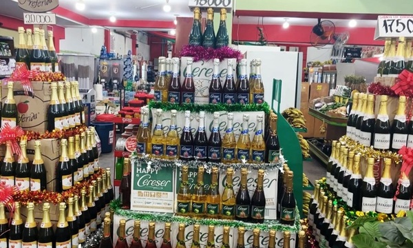 Supermercados Favesa da la bienvenida a la Navidad con productos, decoraciones y promociones especiales - OviedoPress