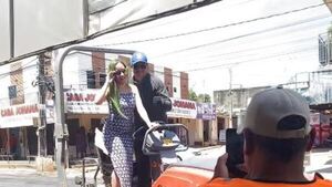 Recaparon avenida donde una joven bailó en medio de los baches