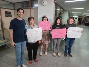 Exigen más transporte público para Asunción: trinidenses se manifiestan en la Junta Municipal  - Nacionales - ABC Color