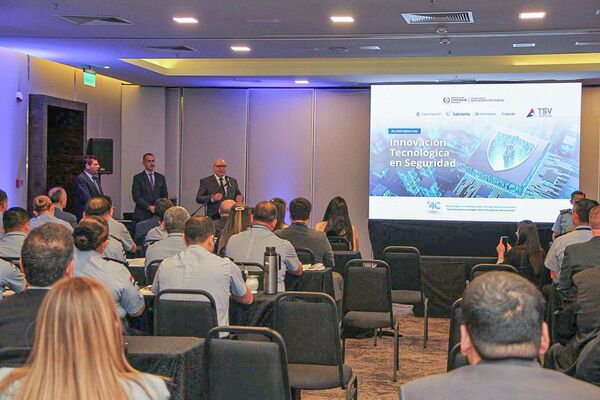 Popular / Congreso #4C: Debaten sobre tecnología, cooperación e innovación en seguridad nacional