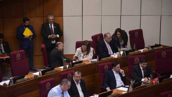 Carlos Núñez renuncia a la bancada de Honor Colorado en Senado