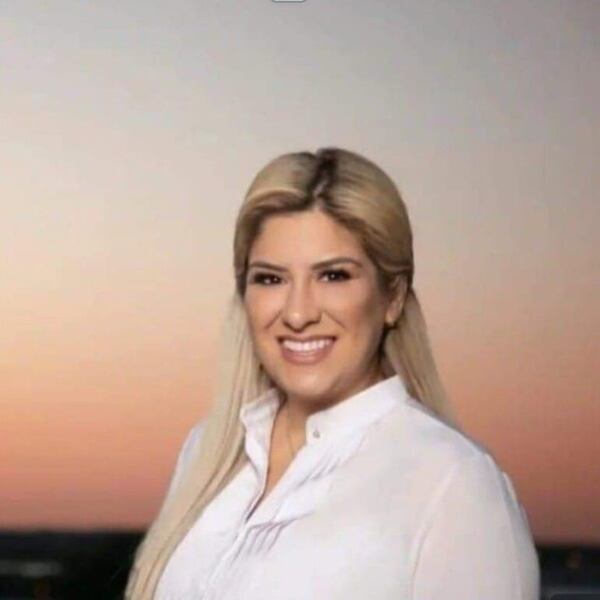 Cruzada lanza precandidatura de Arlene Aquino para la intendencia de Asunción - Política - ABC Color