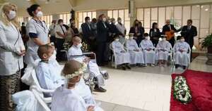 La Nación / Pacientes pediátricos del IPS recibieron los sacramentos en una emotiva celebración