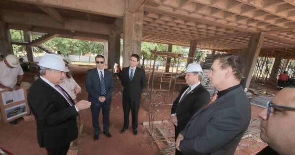 La Nación / Ministros de Corte verificaron avances de la futura sede judicial de J. Augusto Saldívar