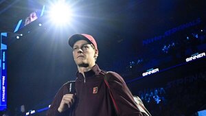 Sinner desespera a Zverev y sella su pase a semifinales