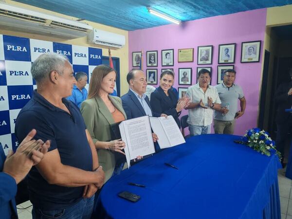 PLRA firma acuerdo con Soledad Núñez con miras a la intendencia de Asunción - Política - ABC Color