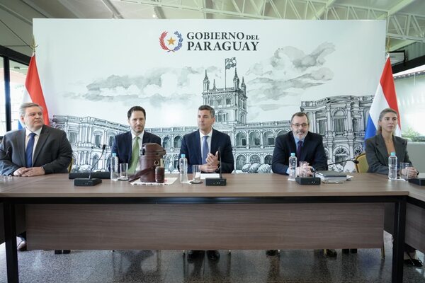 Presidente Santiago Peña y sector financiero acuerdan trabajo colaborativo