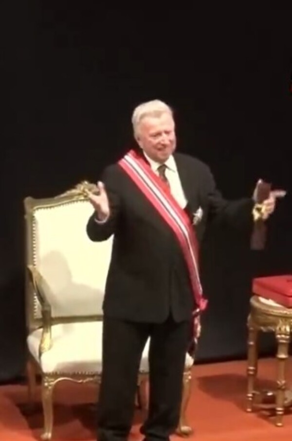 Popular / Condecoran al maestro Luis Szarán y presentan documental