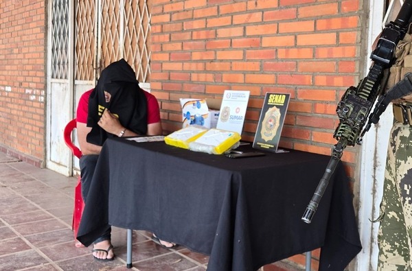 Arrestan a policía que transportaba dos kilos de cocaína