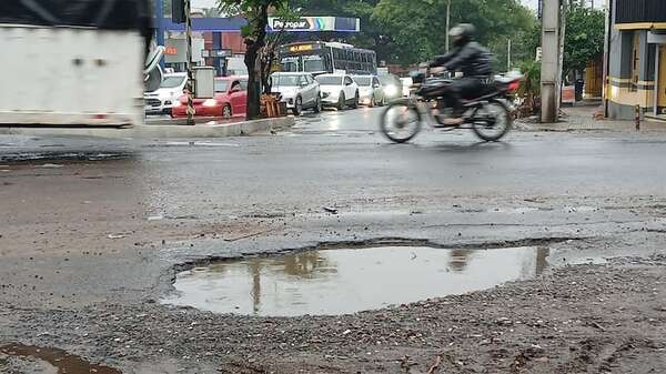 “Se organizan para la desidia”, lamentan vecinos afectados por baches - Nacionales - ABC Color